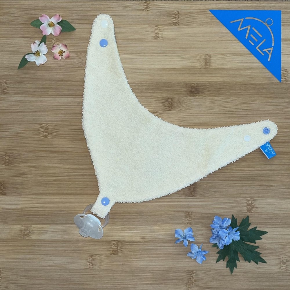 Latz mit Nuggi von MELA Handwerk