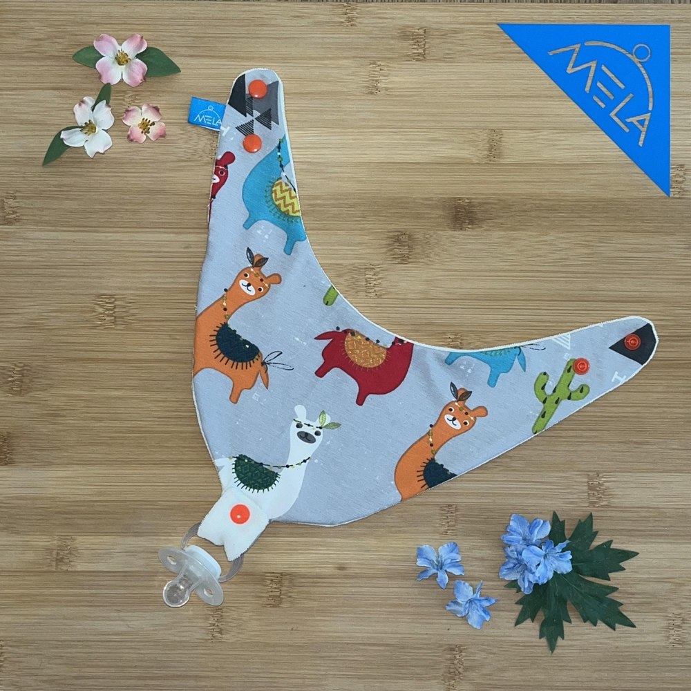 Latz mit Nuggi von MELA Handwerk
