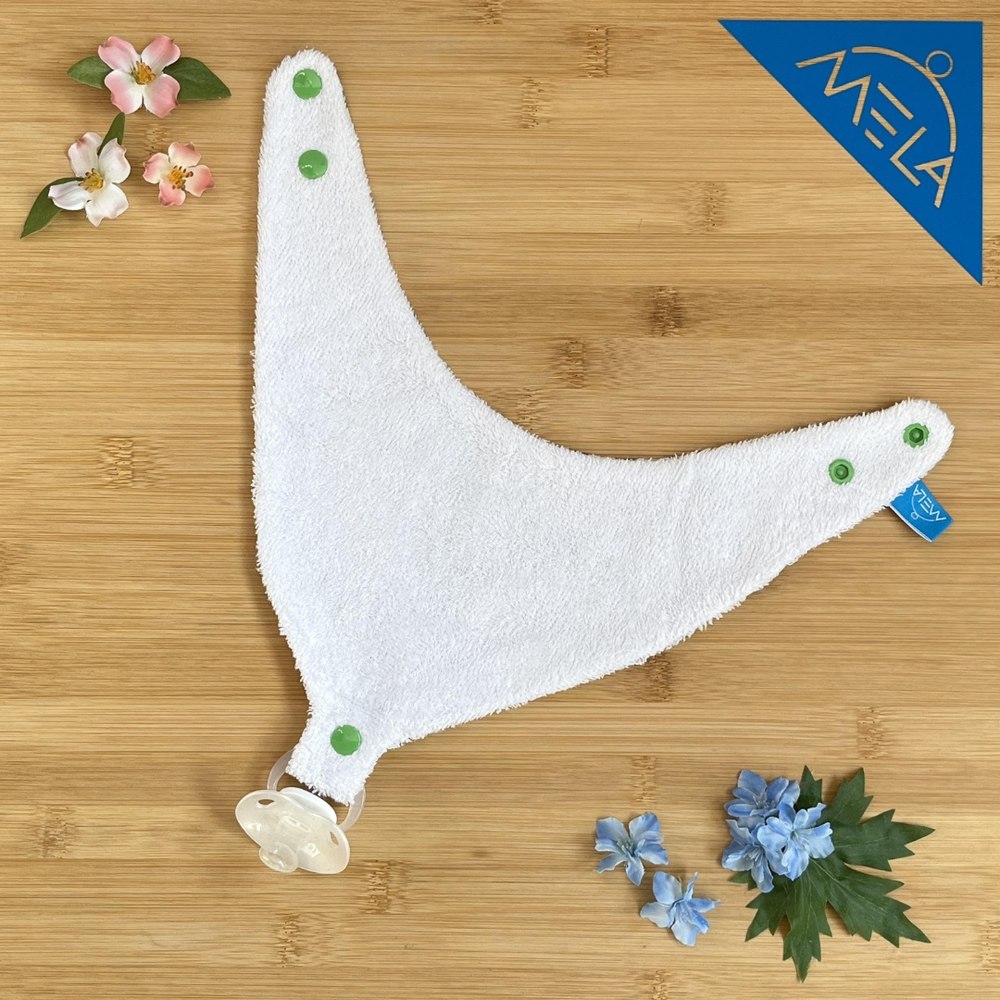 Latz mit Nuggi von MELA Handwerk