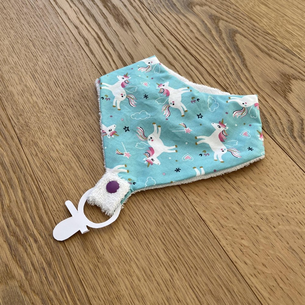 Latz mit Nuggi von MELA Handwerk